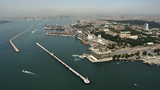 Izquierda, İstanbul fotoğrafı