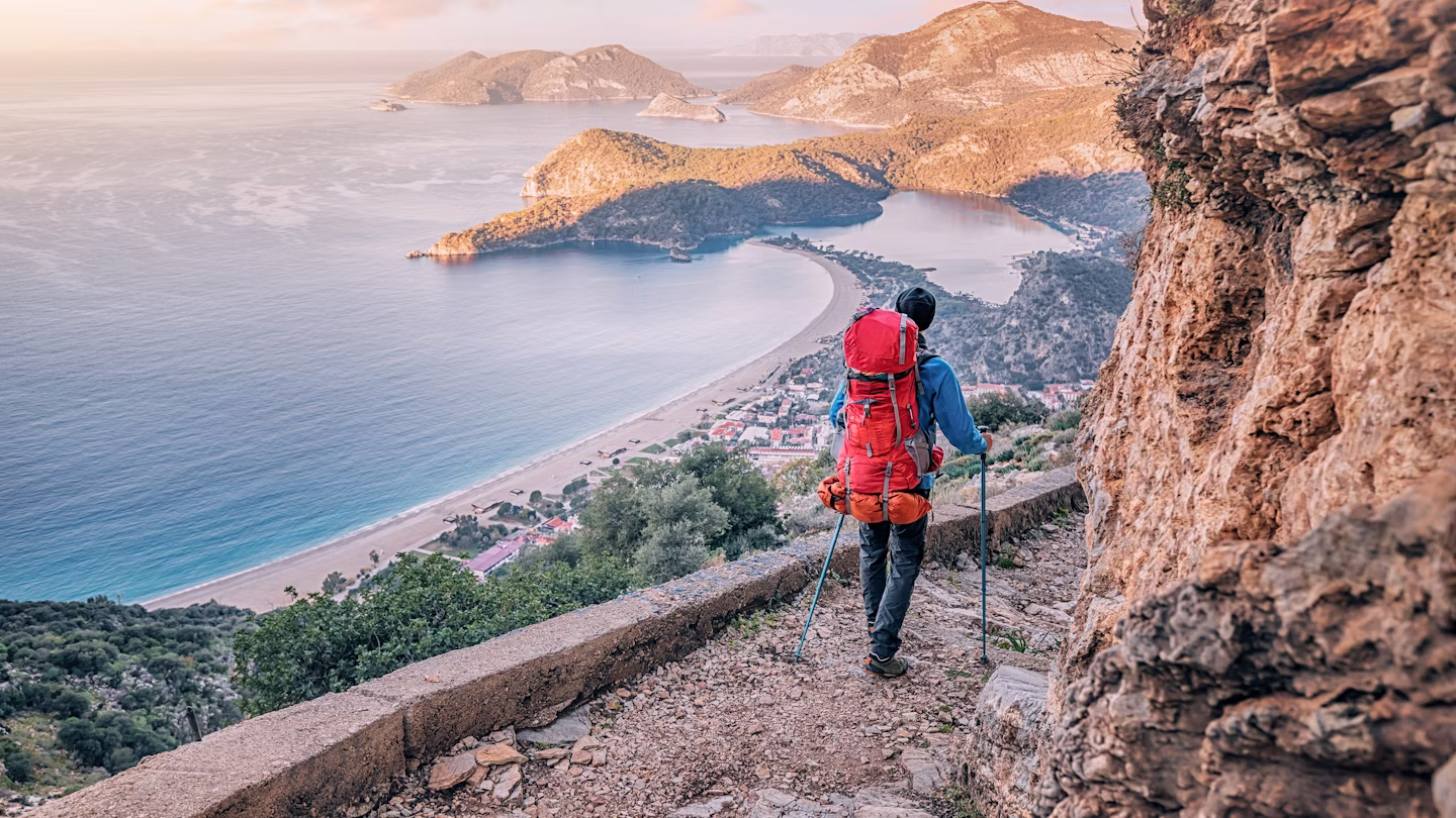 This Way Continue to Trail Head fotoğrafı