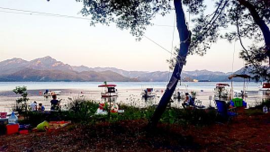 Manzaralı piknik masaları, Muğla fotoğrafı
