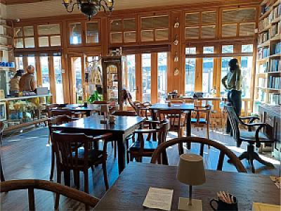 Mabolla Bookstore & Cafe, İzmir fotoğrafı