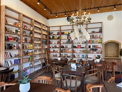 Mabolla Bookstore & Cafe, İzmir fotoğrafı