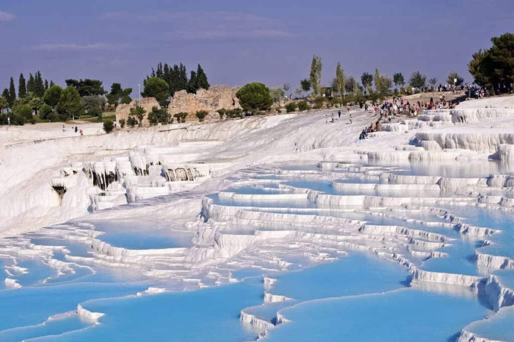 Pamukkale: Doğanın Eşsiz Harikası ve Antik Hierapolis'in Sırları