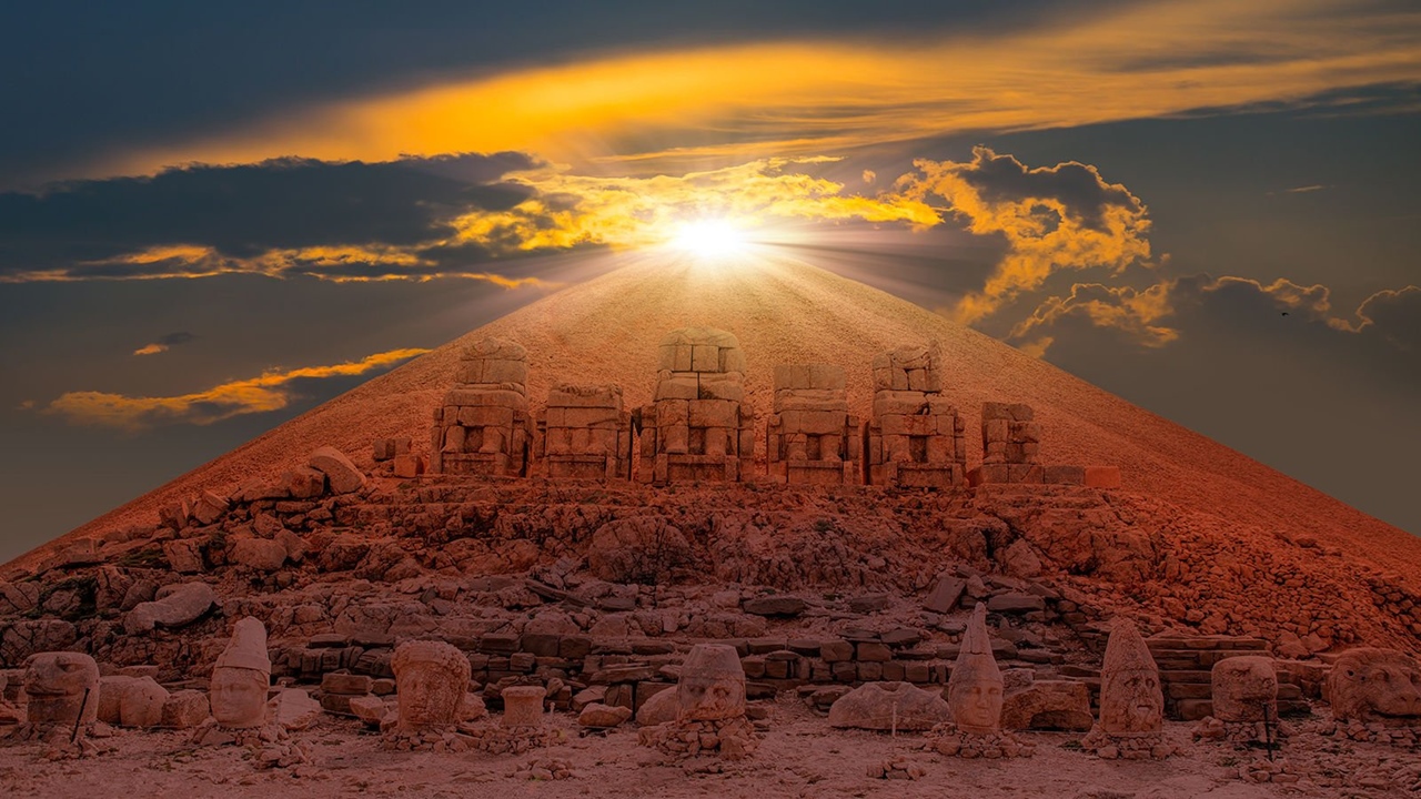 Nemrut Dağı'nda Zamanın Derinliklerinde: Tarih, Astronomi ve Macera