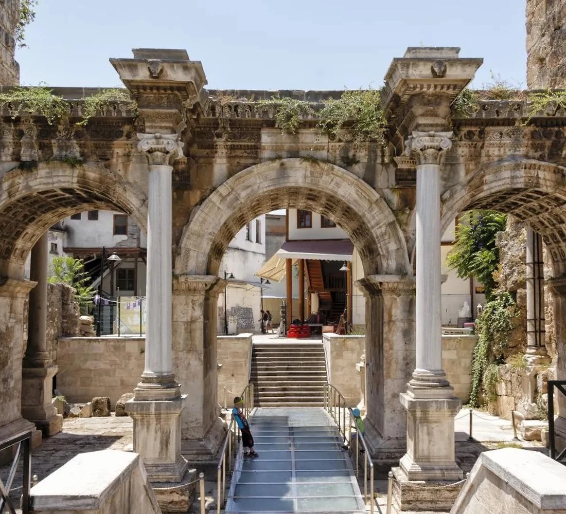 Antalya'dan Tarihe Yolculuk: Kaleiçi, Antik Kentler ve Doğal Güzellikler