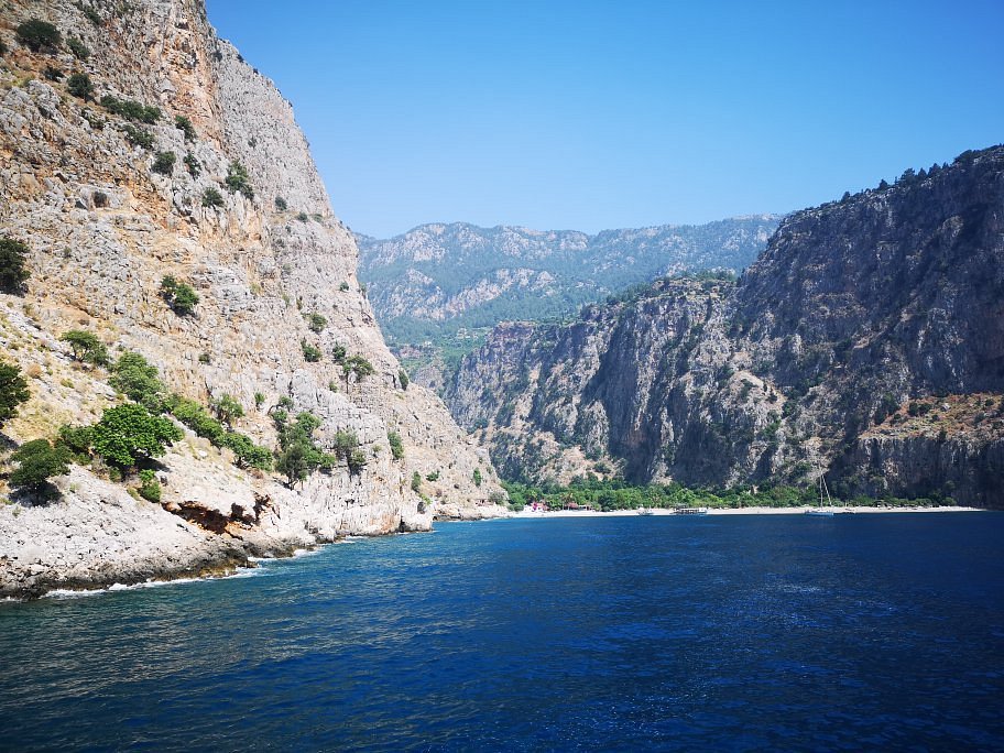 Ölüdeniz'in Sırları: Kelebekler Vadisi, Yamaç Paraşütü ve 12 Adalar Tekne Turu