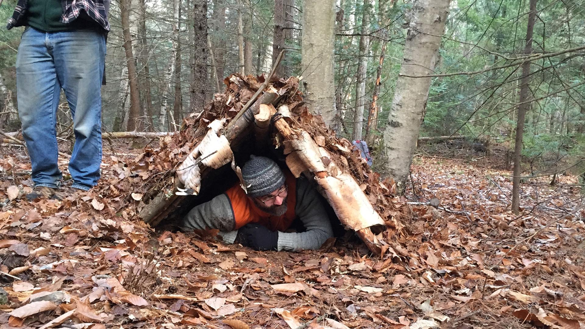 Doğada Kaybolma Durumunda Hayati Rehber: STOP Protokolü, Sinyal Verme ve Barınak Yapımı