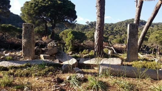 Zeus Akraios Tapınağı