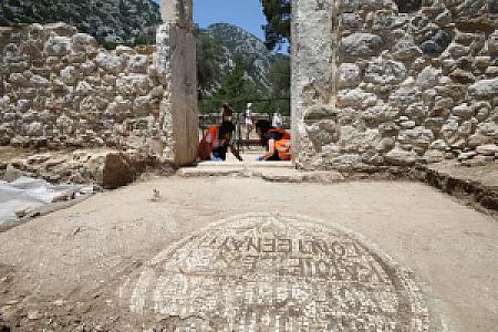 Duvarların ve Tapınağın Kalıntıları, Antalya fotoğrafı